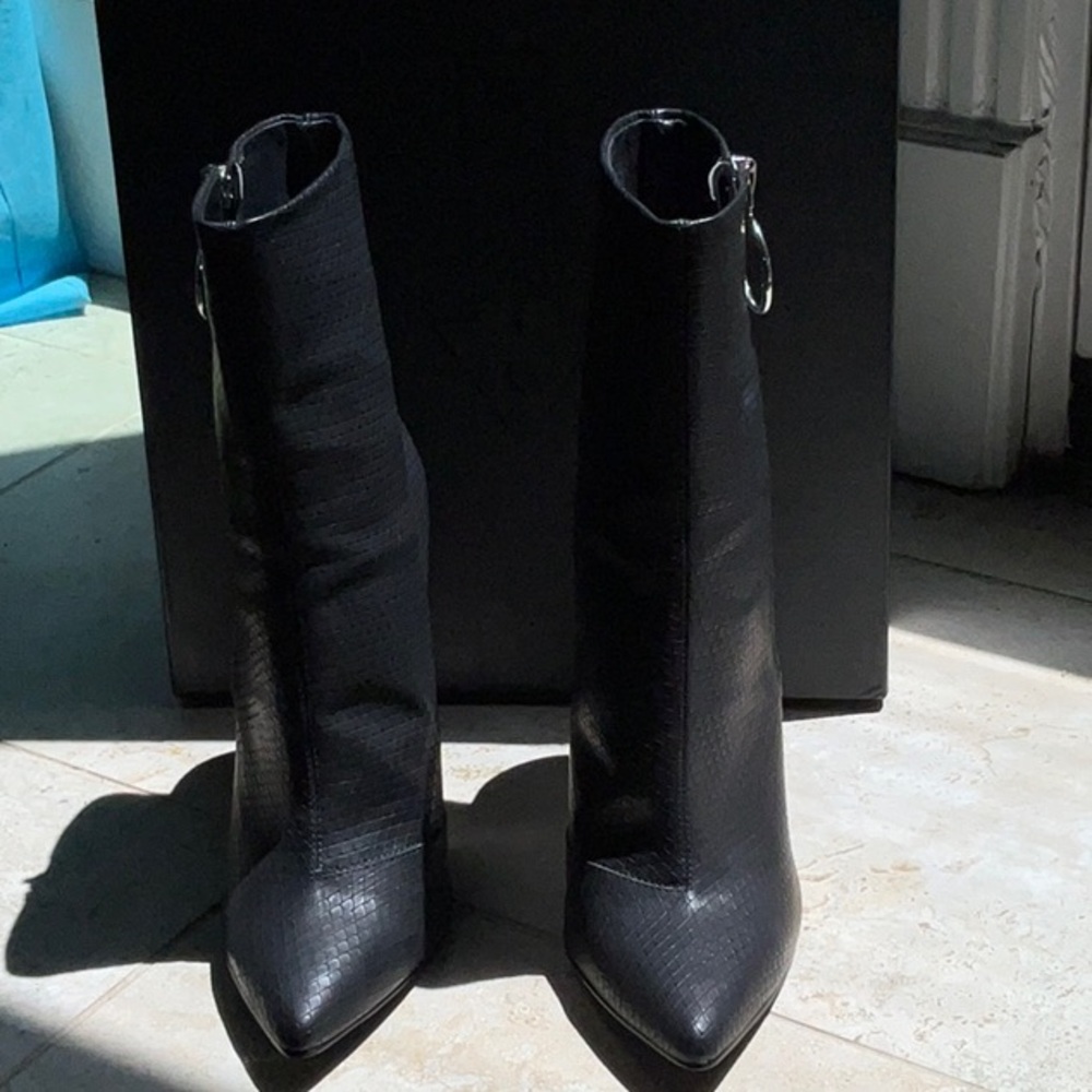 Elegant Black Ankle Boots